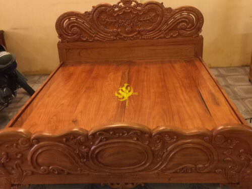 Giường ngủ gõ đỏ chạm hoa hồng – GN04