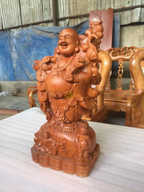 Tượng di lặc đứng tay cằm thẻ ngọc gỗ hương cao 60-DL018 - Ảnh 3