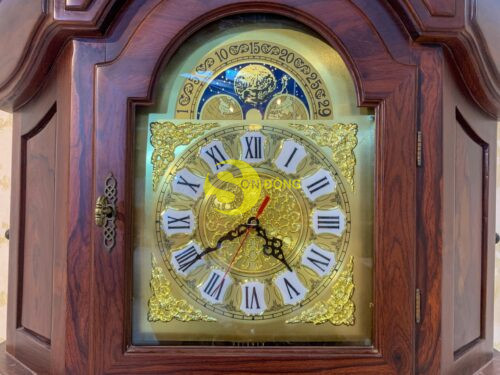 Dong ho thap hoang gia go Cam Lai 2