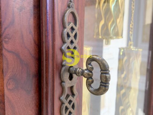 Dong ho thap hoang gia go Cam Lai 6