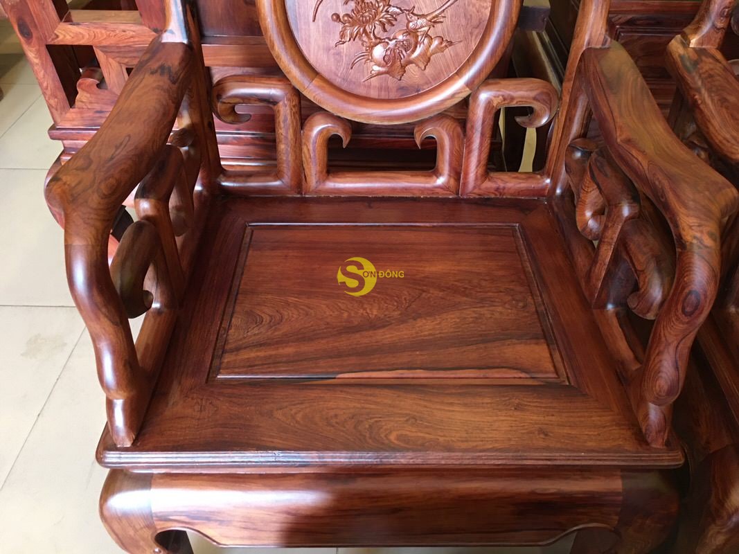 Bộ bàn ghế triện móc tựa chạm tứ quý 100% gỗ cẩm lai 10 món – BBG410 (Ảnh 2)