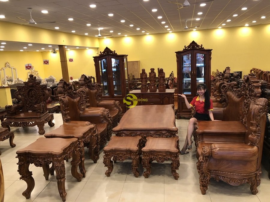 Choáng ngợp bộ bàn ghế hoàng gia làm từ gỗ quý hiếm 2 Bộ bàn ghế gỗ hoàng gia