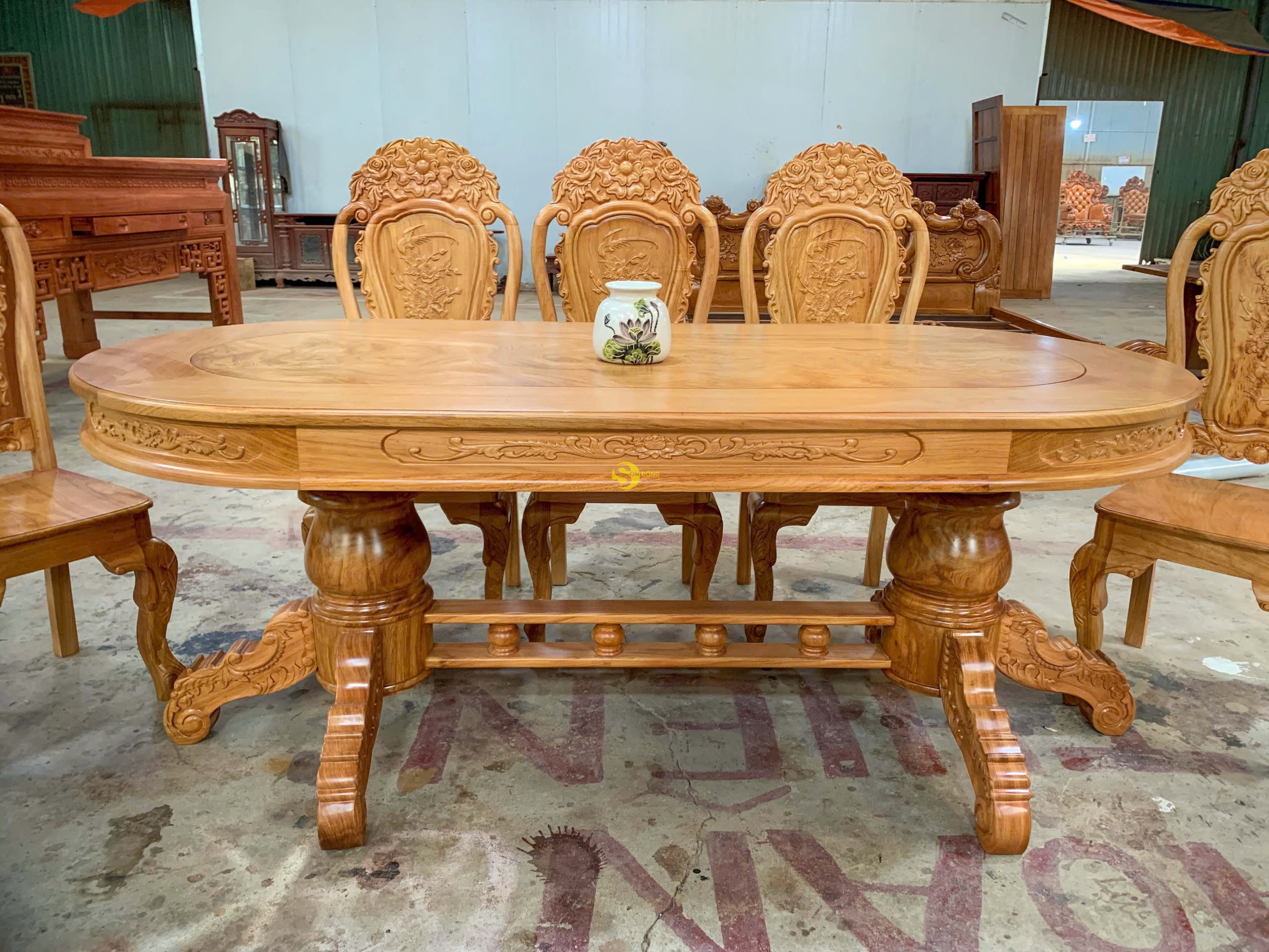 Bộ bàn ăn gõ đỏ 8 ghế hoa hồng bàn Oval-BBA2348B 30 Bo ban an go do 8 ghe hoa hong ban Oval BBA2348B 2