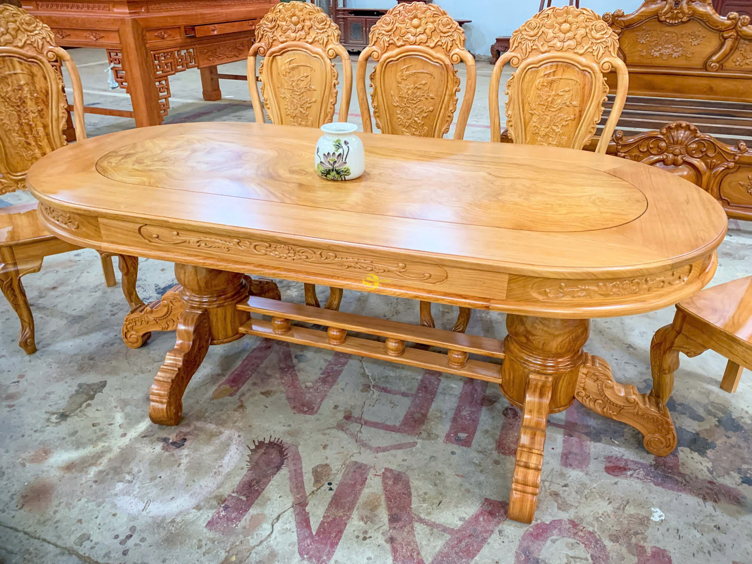 Bộ bàn ăn gõ đỏ 8 ghế hoa hồng bàn Oval-BBA2348B 31 Bo ban an go do 8 ghe hoa hong ban Oval BBA2348B 3