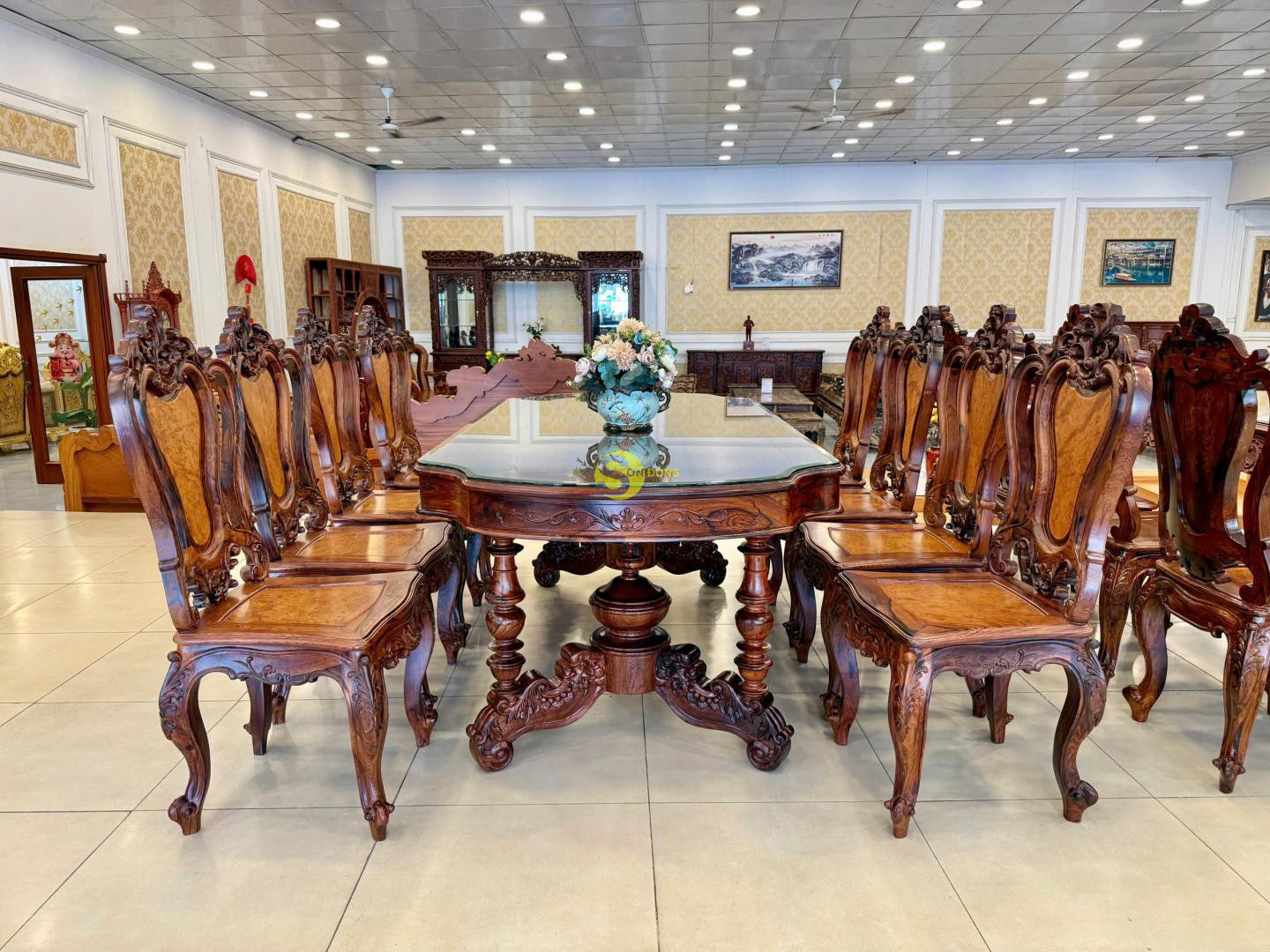 Bộ bàn ăn cẩm lai 8 ghế luois cẩn nu bàn ovan khuyết - BBA4318C