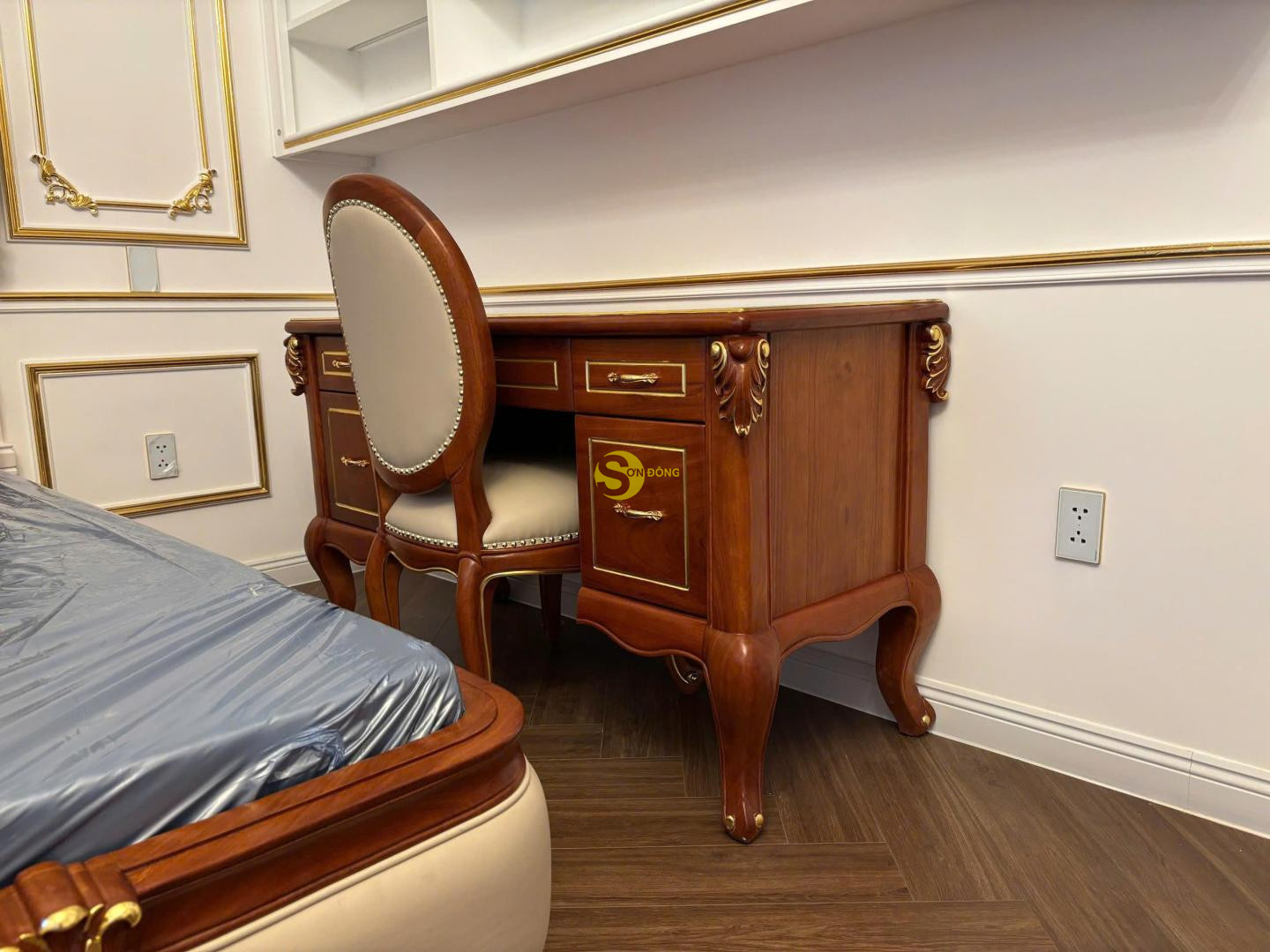 Bàn học cổ điển 1m4 - BH208