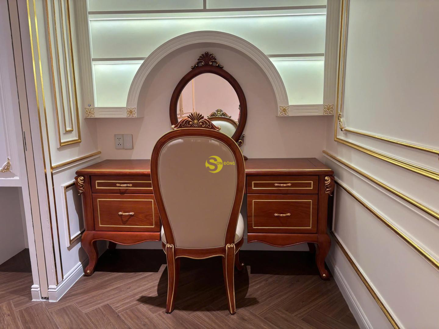 Bàn phấn cổ điển mẫu mới - BP208