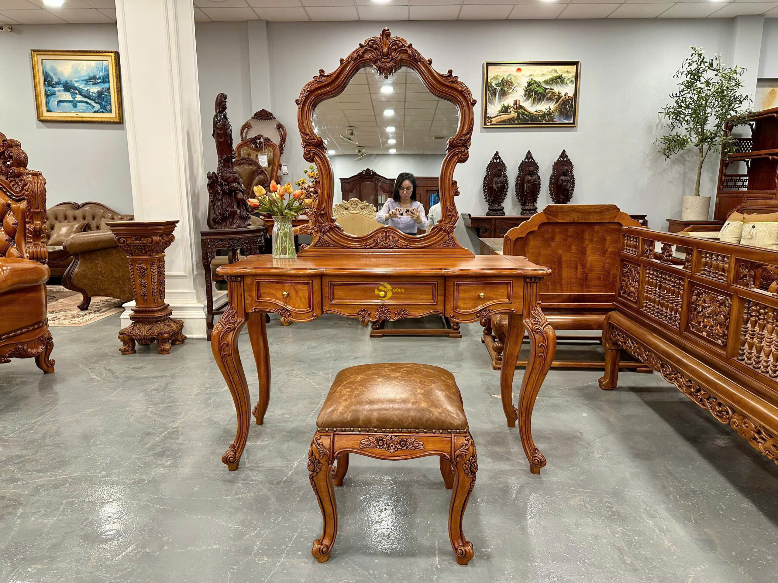 Bàn phấn gõ đỏ cổ điển - BP213