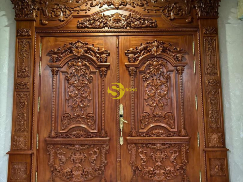 Cua chinh co dien hang cong trinh4