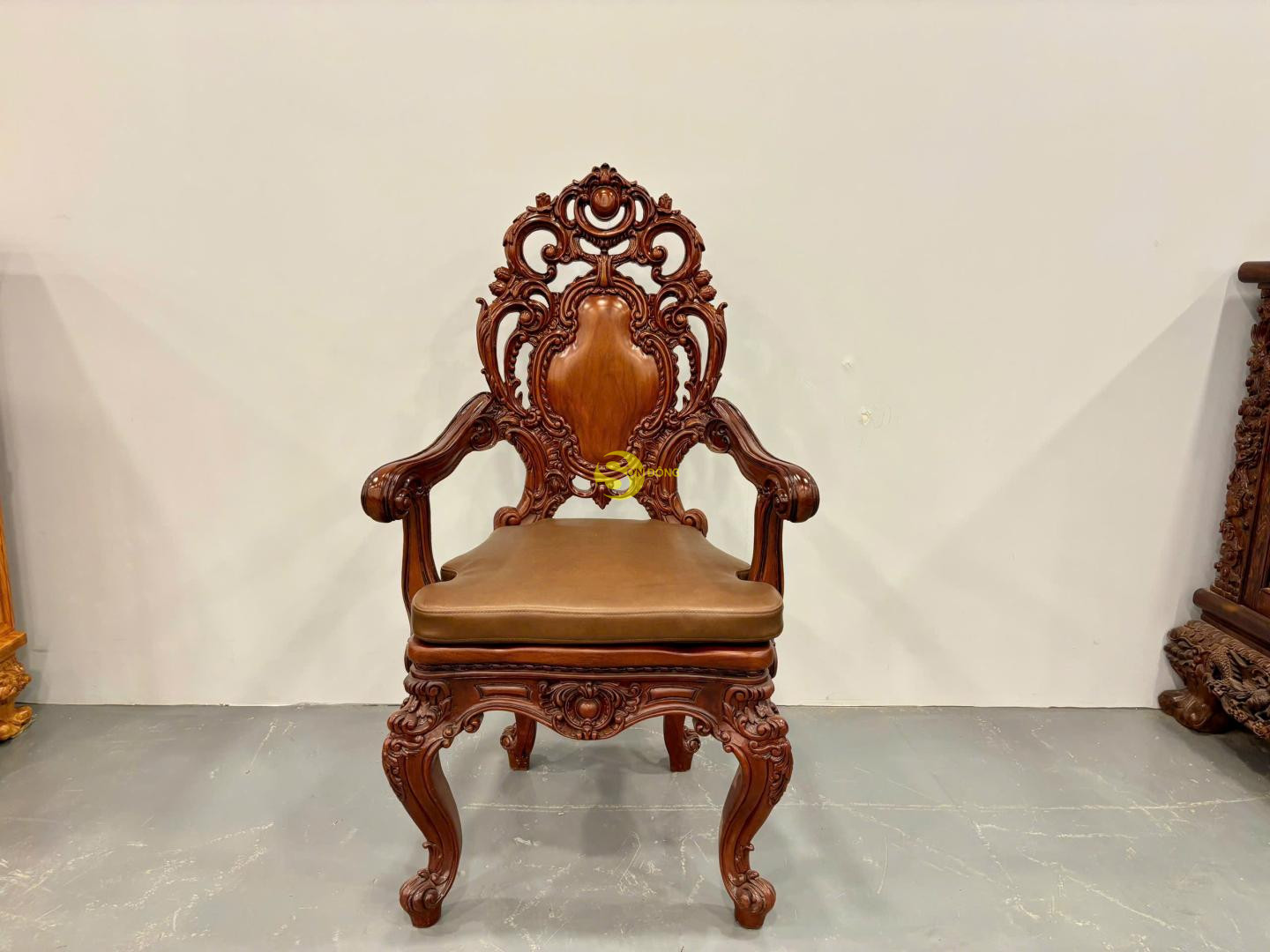 Ghế làm việc Louis gõ đỏ - GLV087