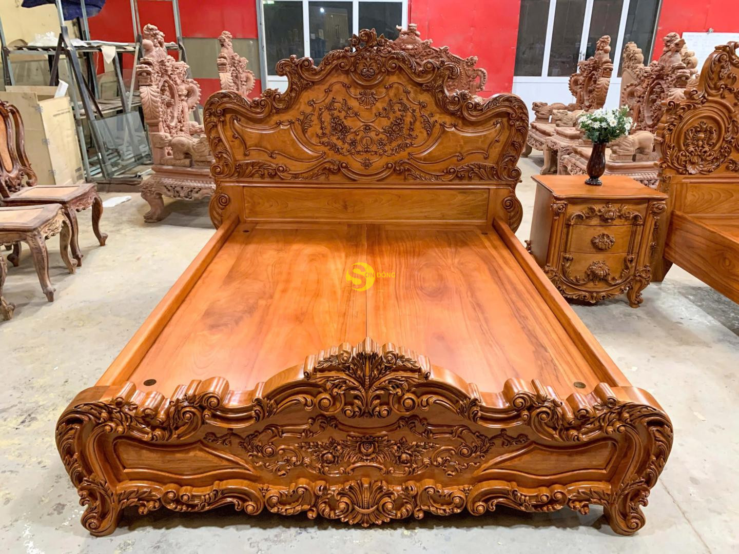 Giường ngủ cổ điển Châu Âu gỗ gõ đỏ 1,8x2m GN20