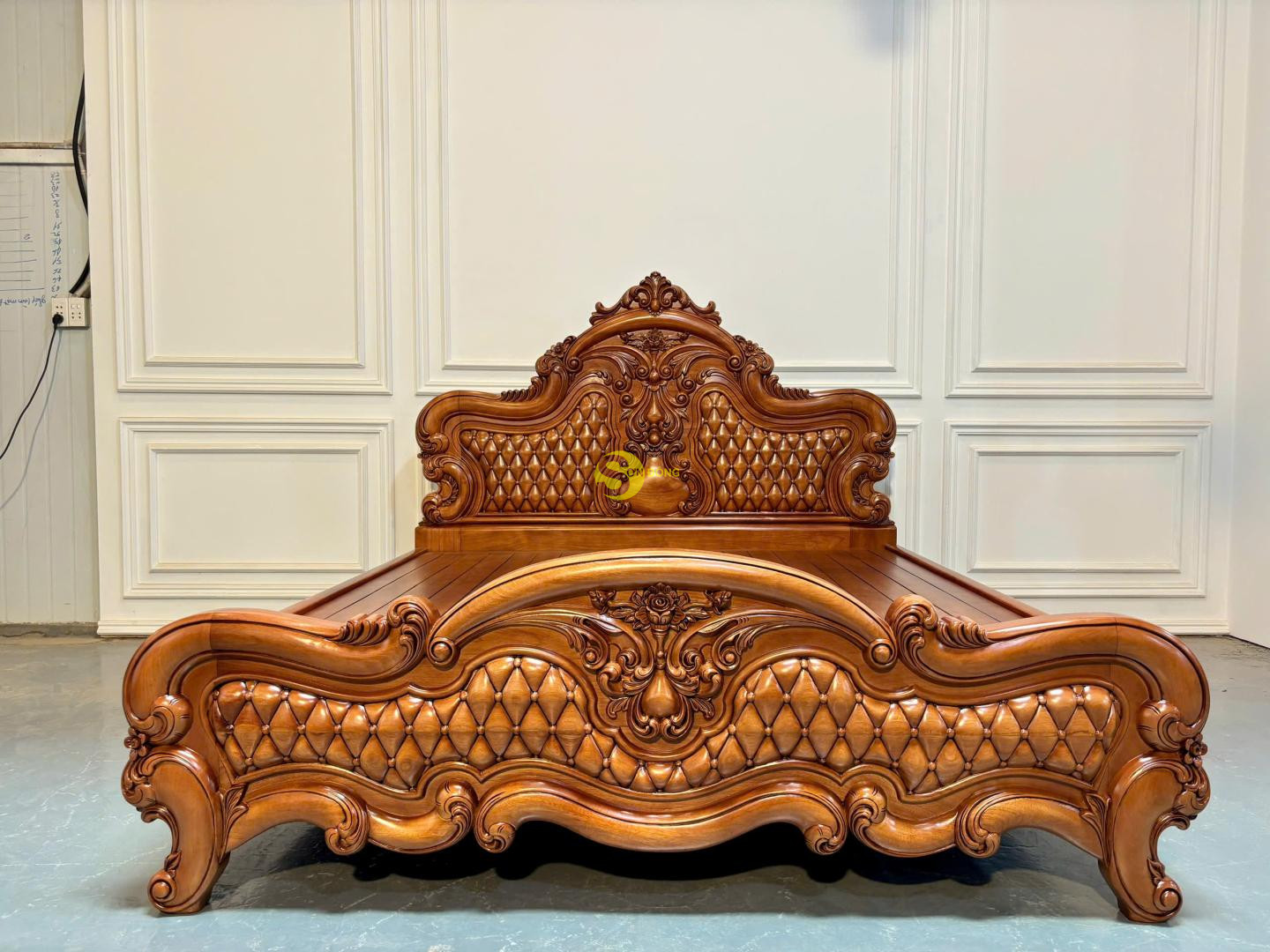 Giường ngủ hoàng gia louis gỗ gõ đỏ  - GN279