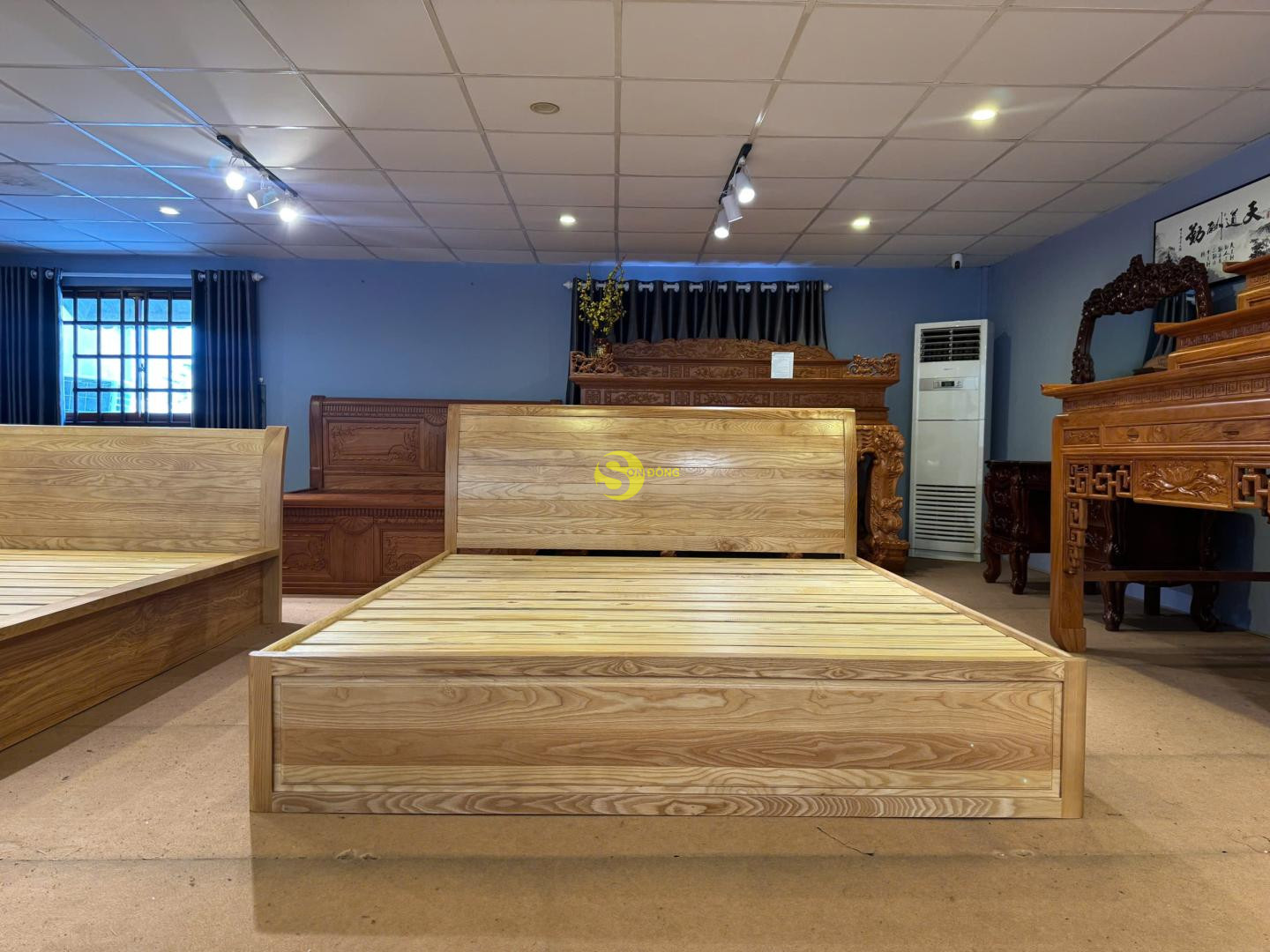 Giường ngủ gỗ sồi có hộc 1m8 - LCMGN03