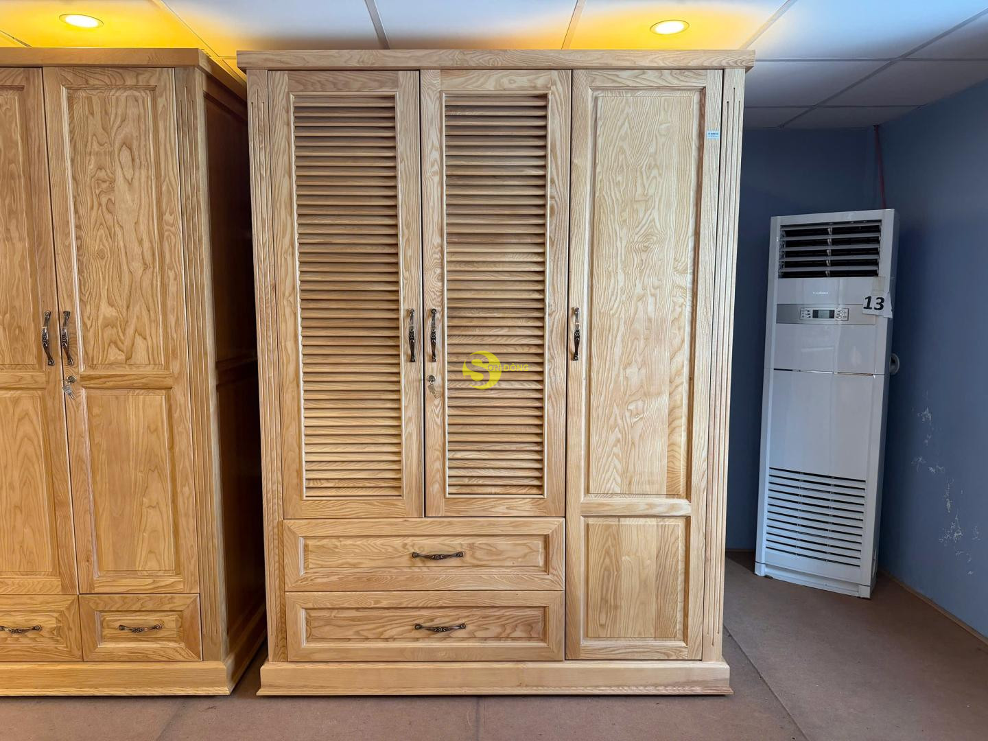 Tủ áo 1m6 - cánh chớp gỗ sồi - LCMTU13