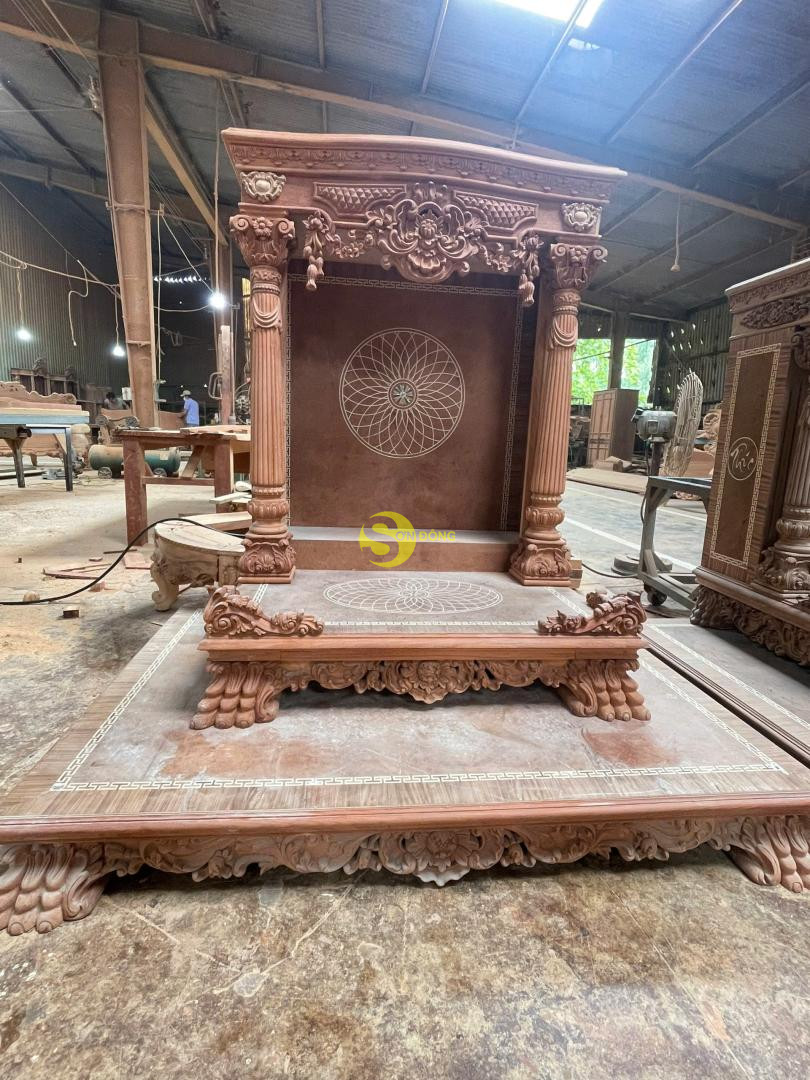 Bàn thờ thần tài Louis Hoàng Gia gỗ gõ đỏ